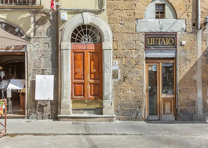 Guesthost - The Lions' In The Historic Centre X8